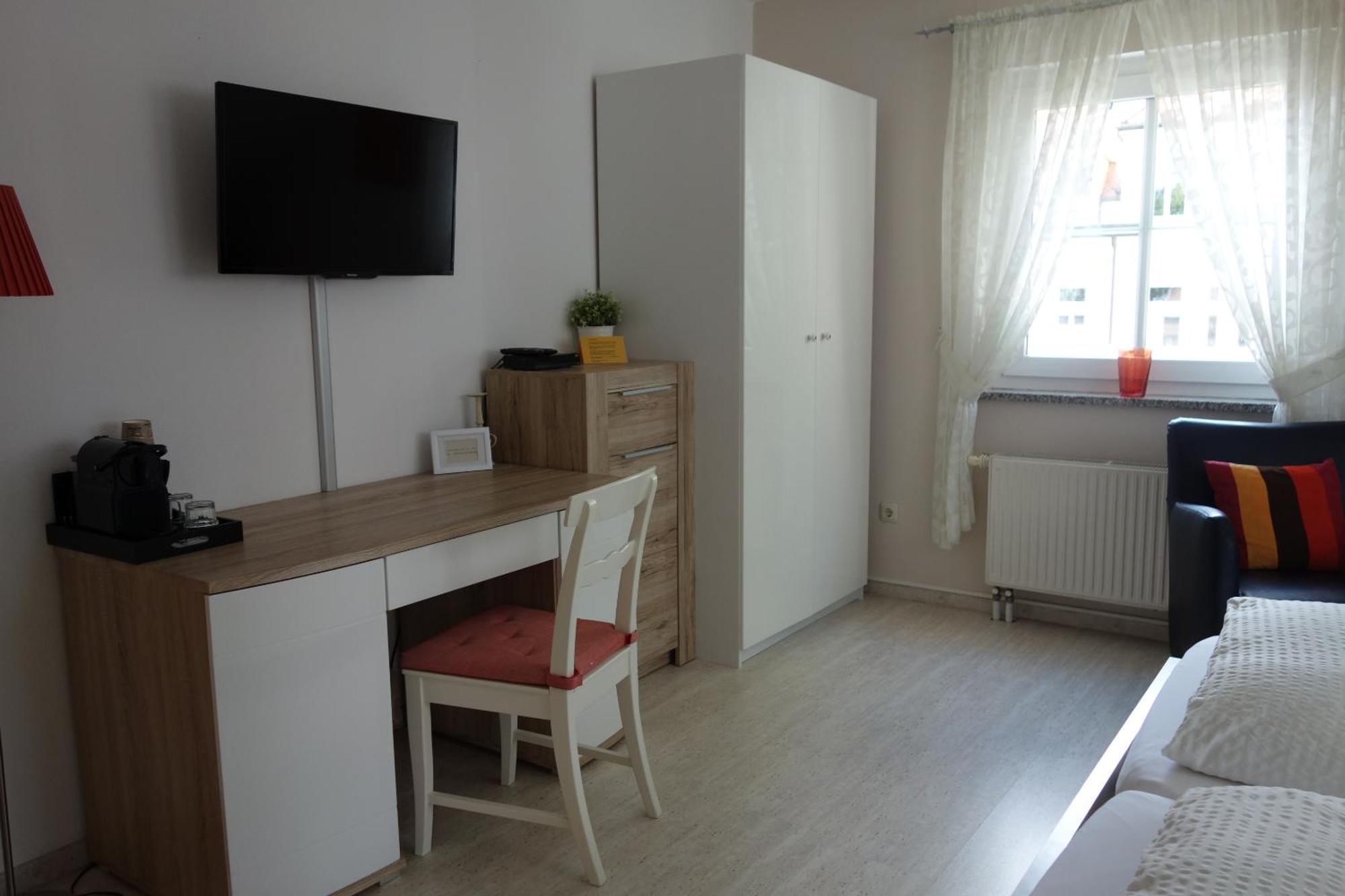 Apartments Und Zimmer Gaestehaus Matthias Drezda Kültér fotó