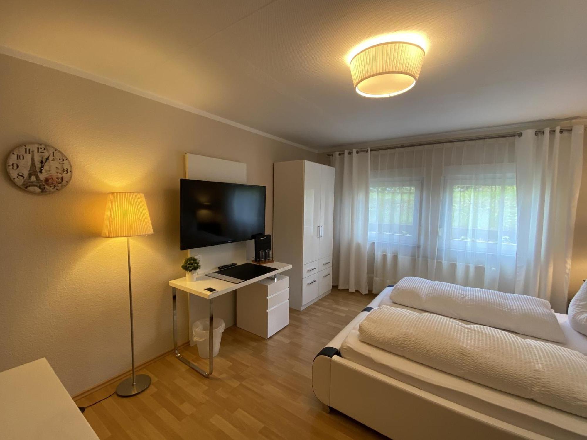 Apartments Und Zimmer Gaestehaus Matthias Drezda Szoba fotó