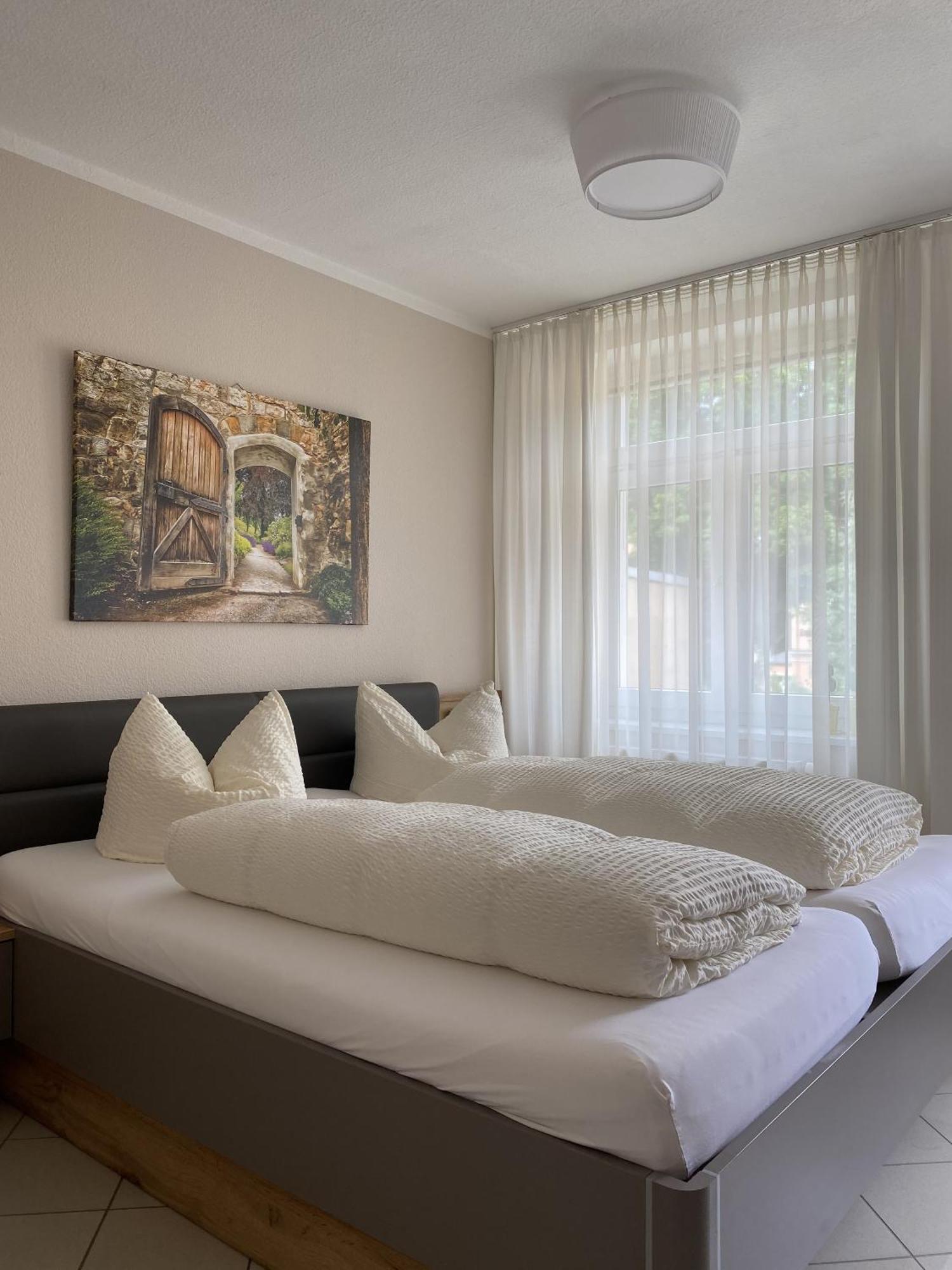 Apartments Und Zimmer Gaestehaus Matthias Drezda Szoba fotó