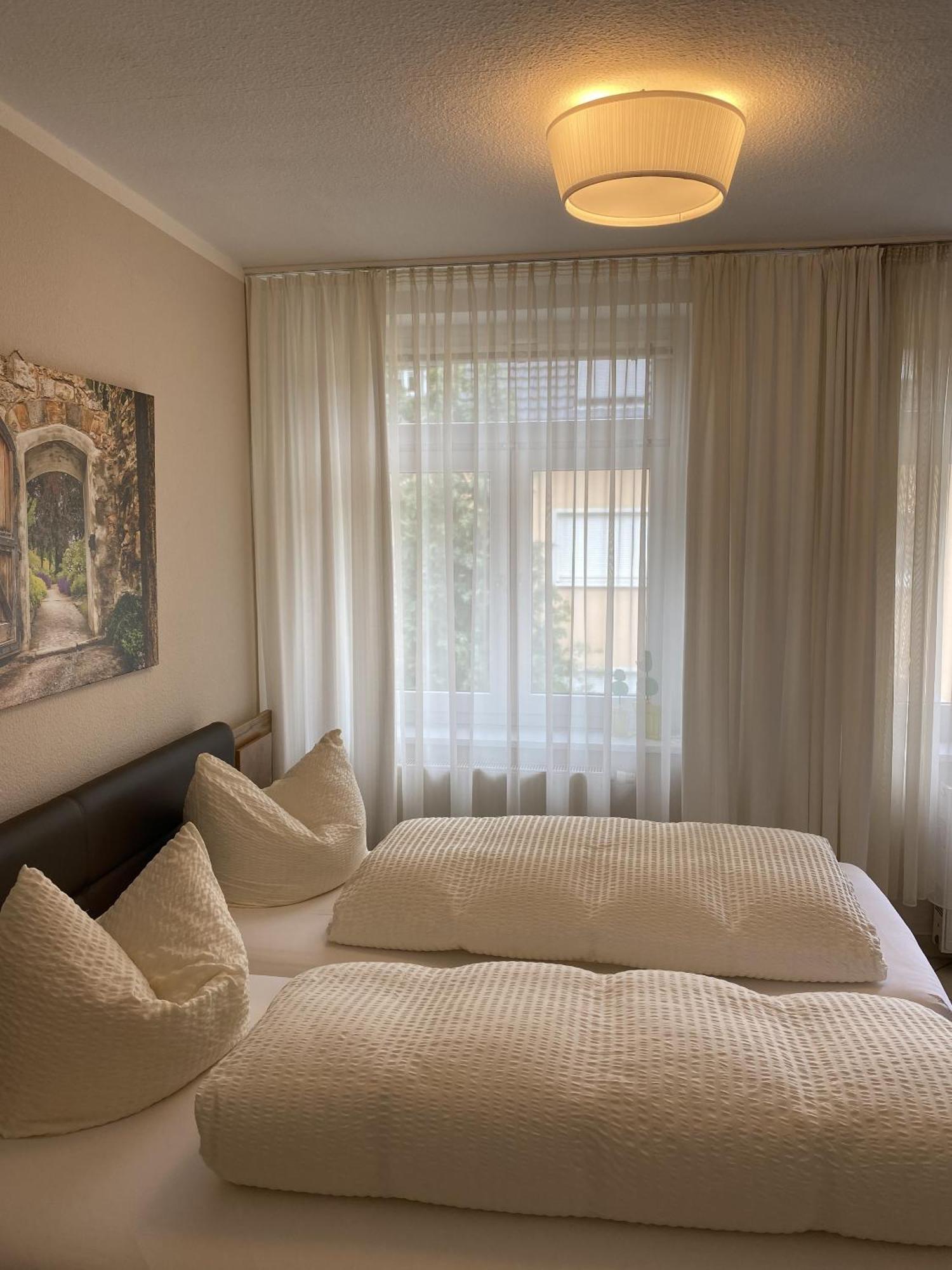 Apartments Und Zimmer Gaestehaus Matthias Drezda Szoba fotó