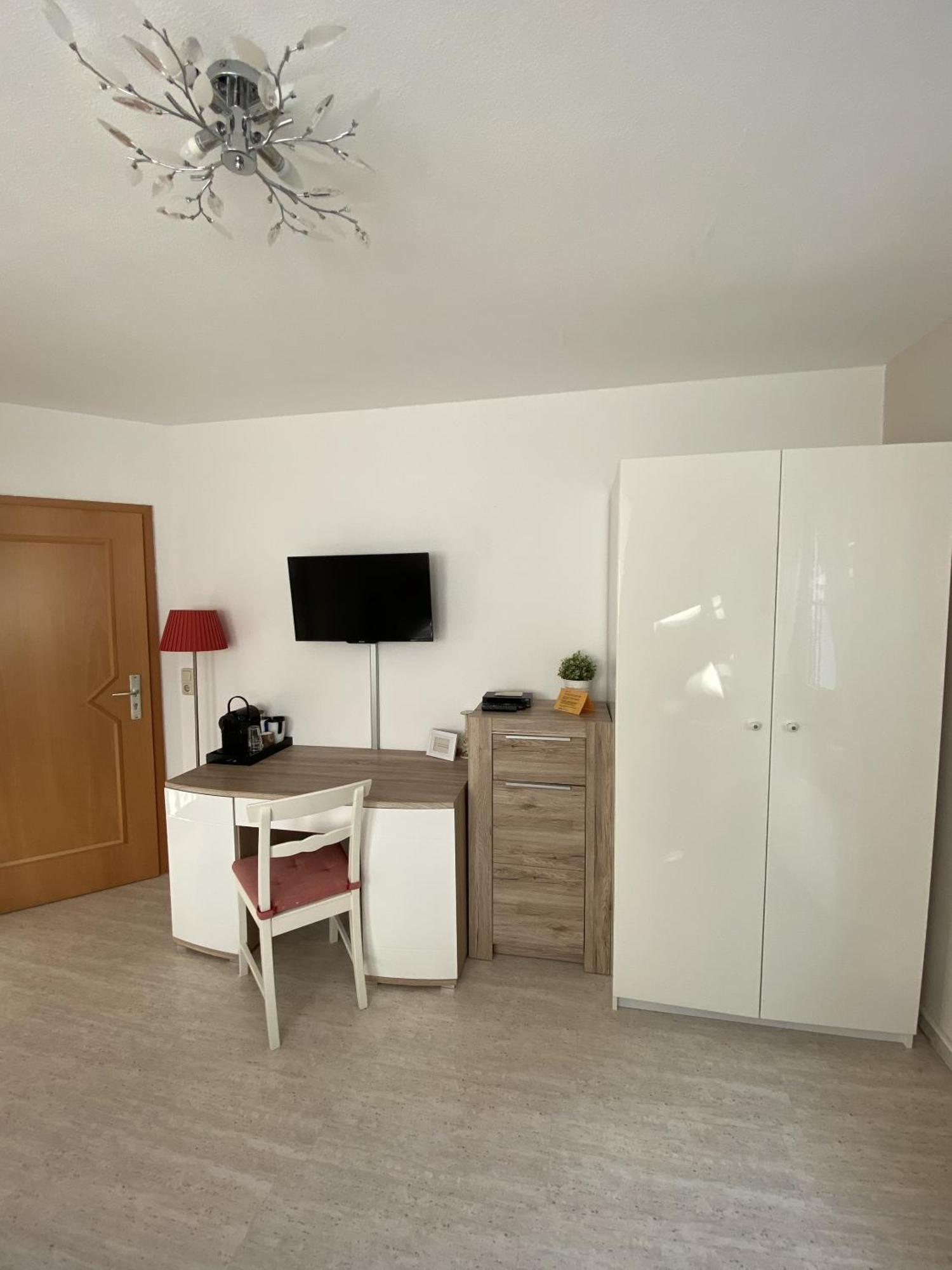 Apartments Und Zimmer Gaestehaus Matthias Drezda Szoba fotó