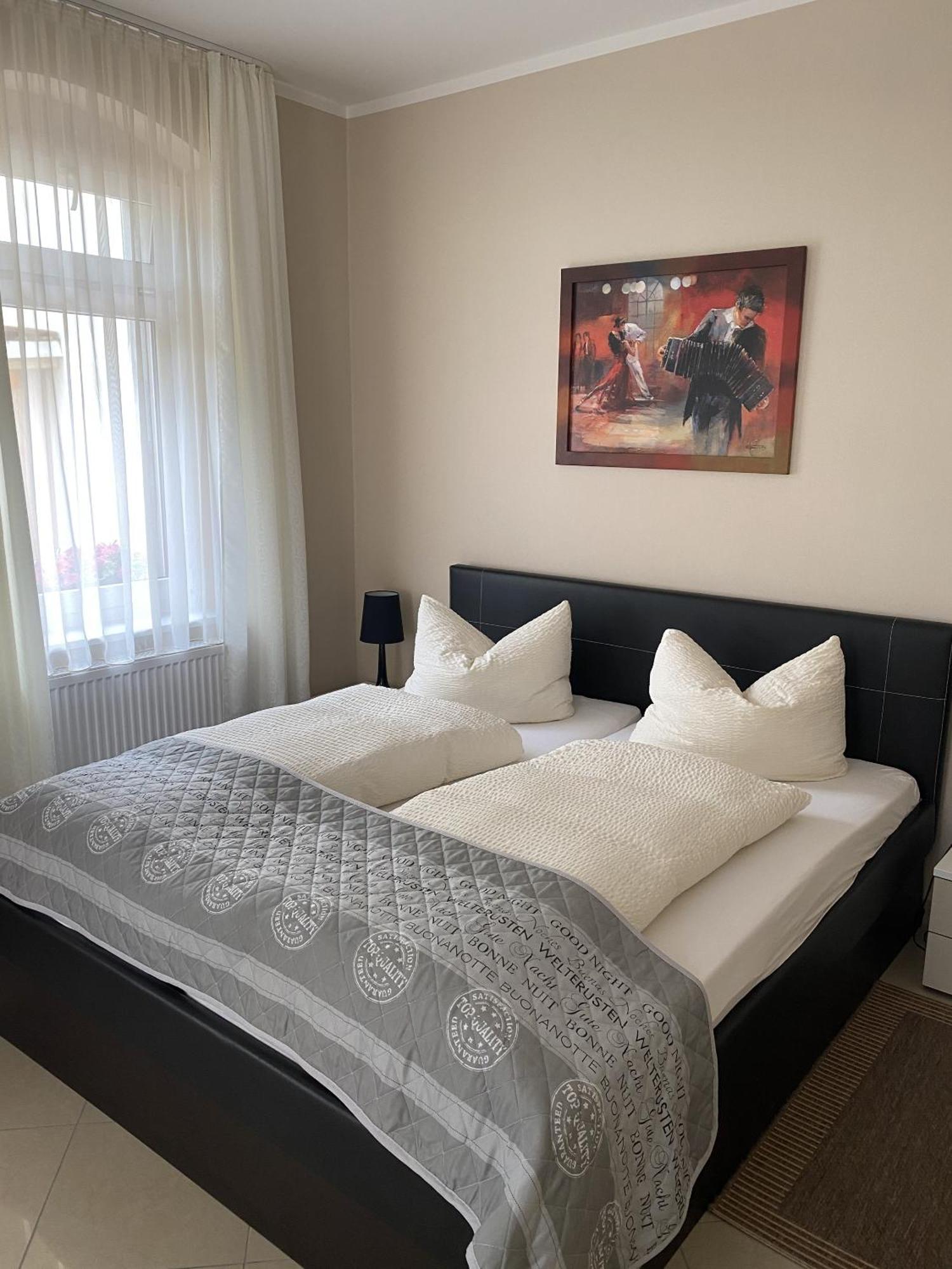 Apartments Und Zimmer Gaestehaus Matthias Drezda Kültér fotó