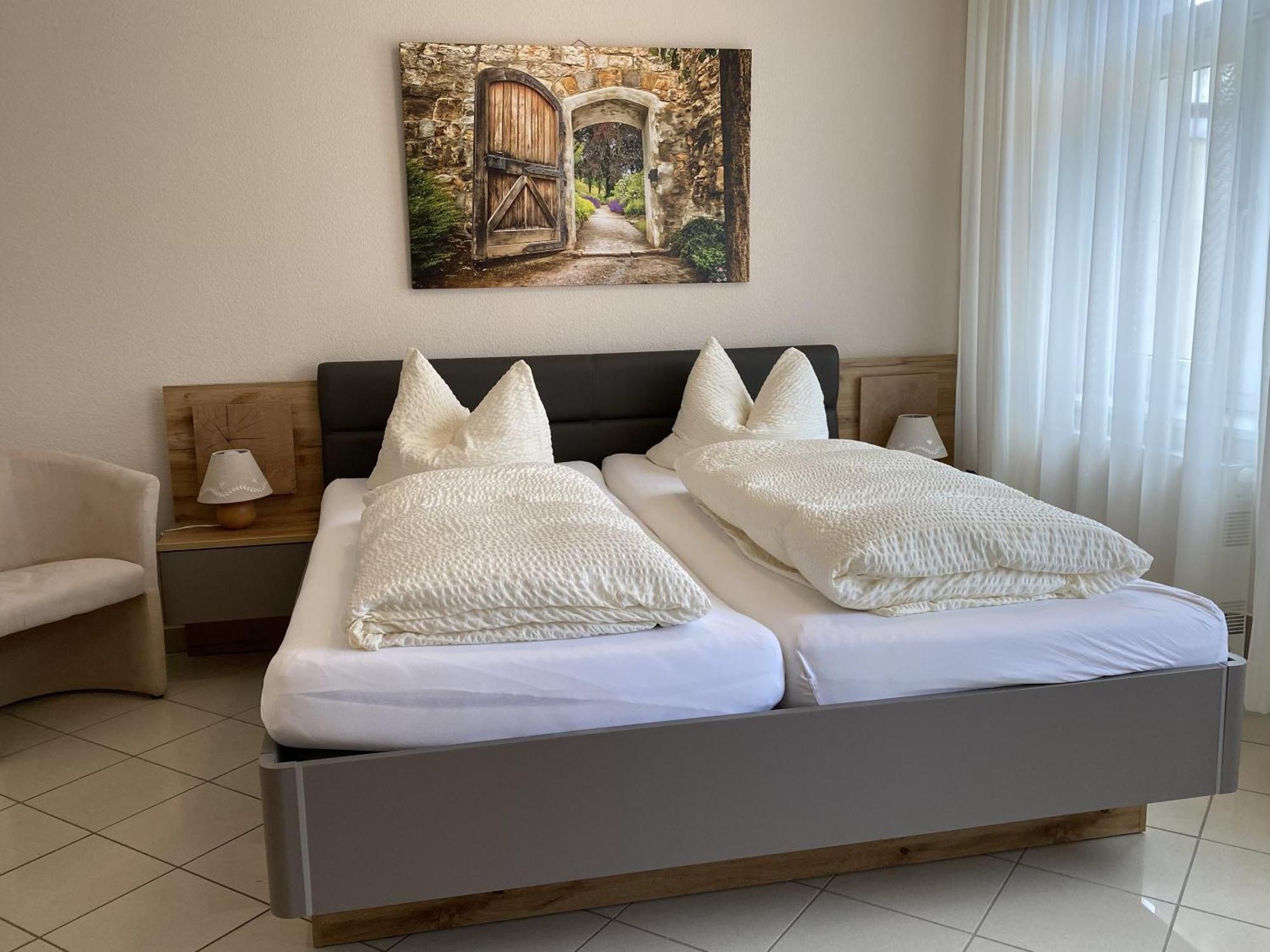 Apartments Und Zimmer Gaestehaus Matthias Drezda Szoba fotó