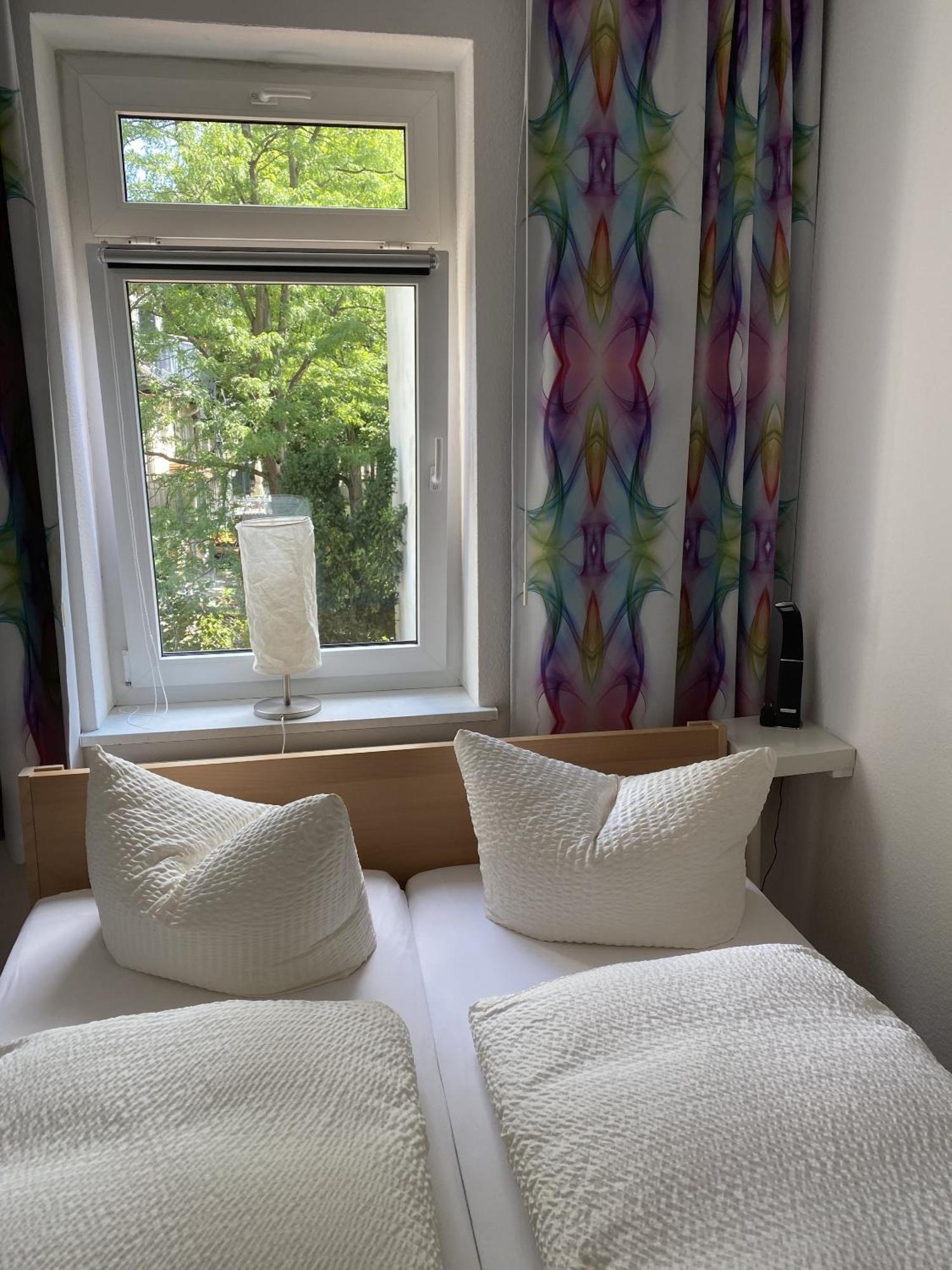 Apartments Und Zimmer Gaestehaus Matthias Drezda Szoba fotó