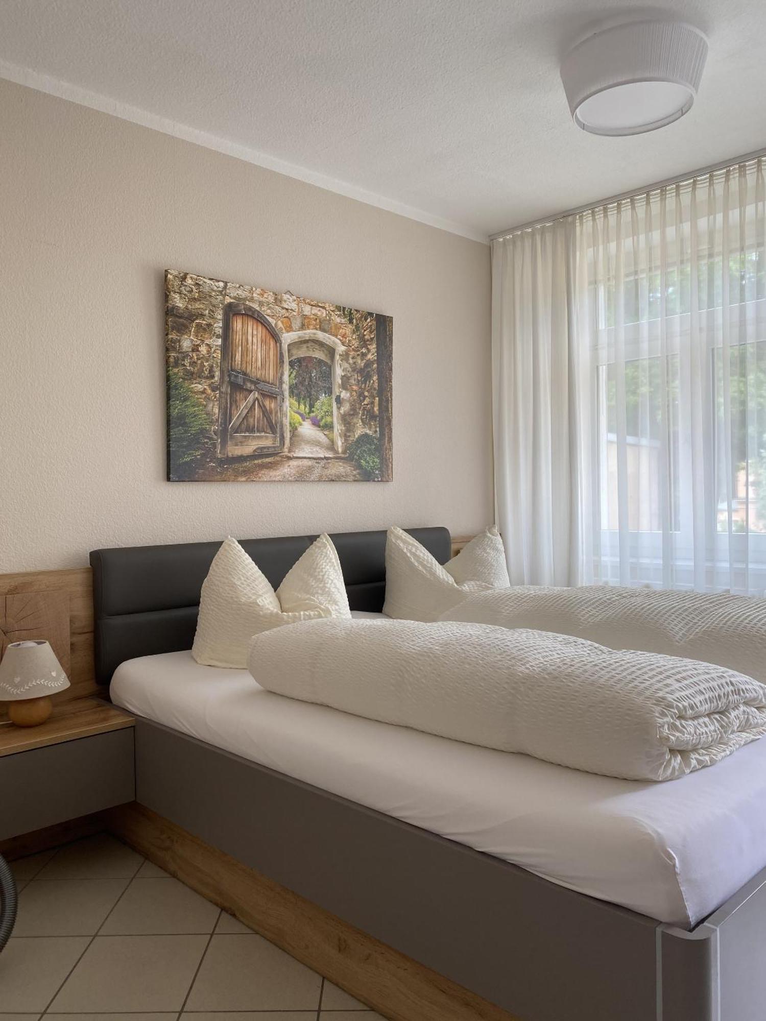 Apartments Und Zimmer Gaestehaus Matthias Drezda Szoba fotó
