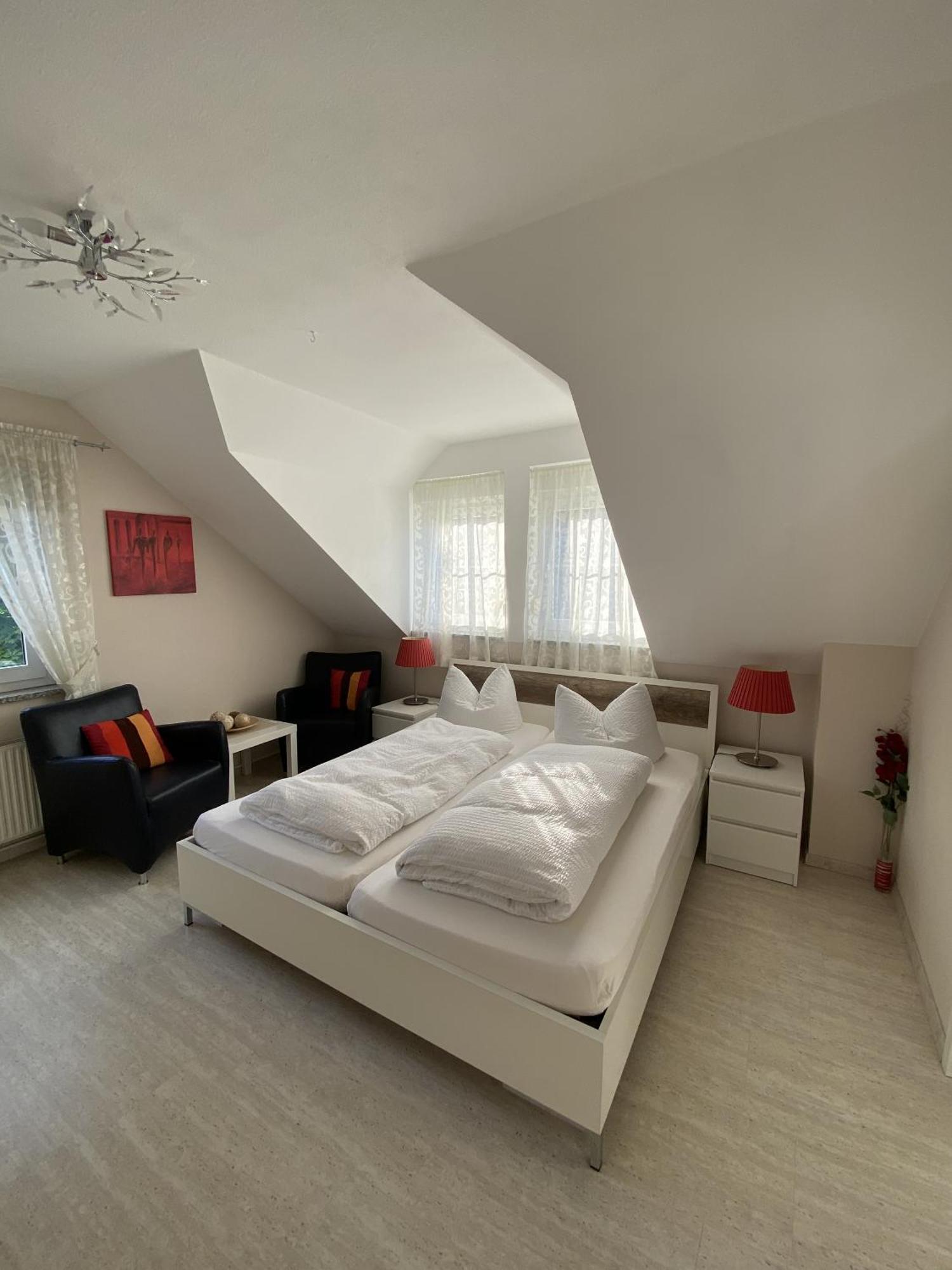 Apartments Und Zimmer Gaestehaus Matthias Drezda Kültér fotó