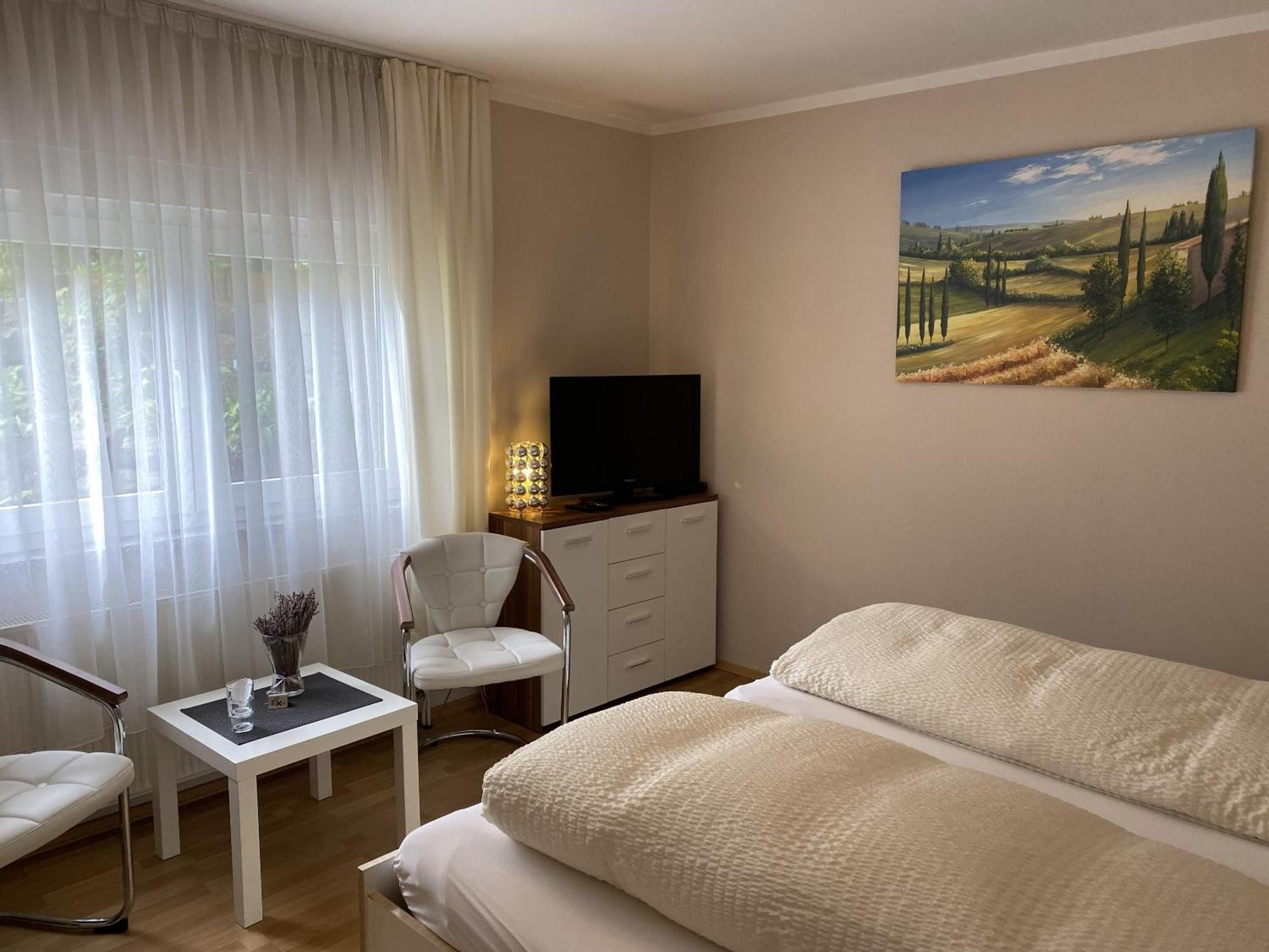 Apartments Und Zimmer Gaestehaus Matthias Drezda Kültér fotó