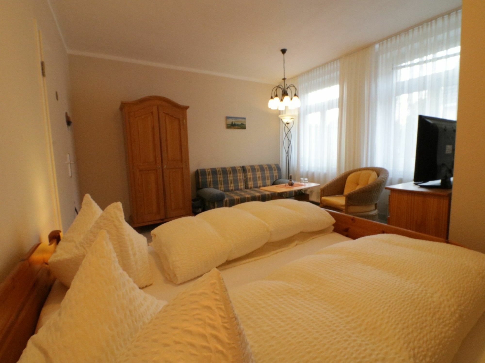 Apartments Und Zimmer Gaestehaus Matthias Drezda Kültér fotó